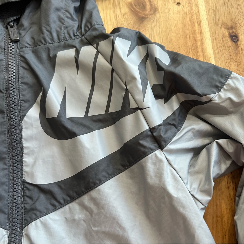 Nike Gray Windbreaker Jacket Lightweight Athletic Wear - Picture 3 of 6